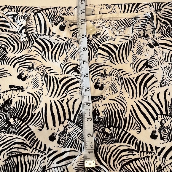 Liz Claiborne Zebra Print Shorts Size 16 - Picture 5 of 16